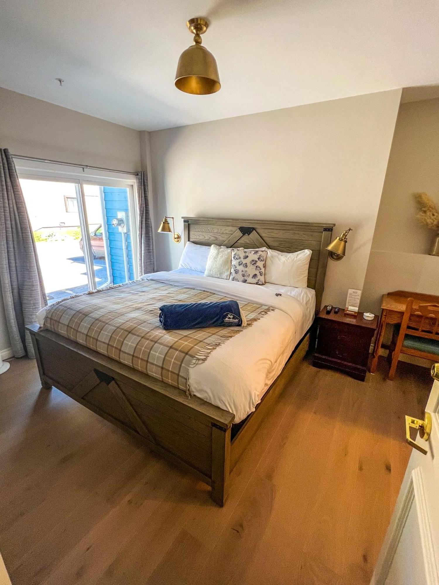Lady Macdonald Country 4*