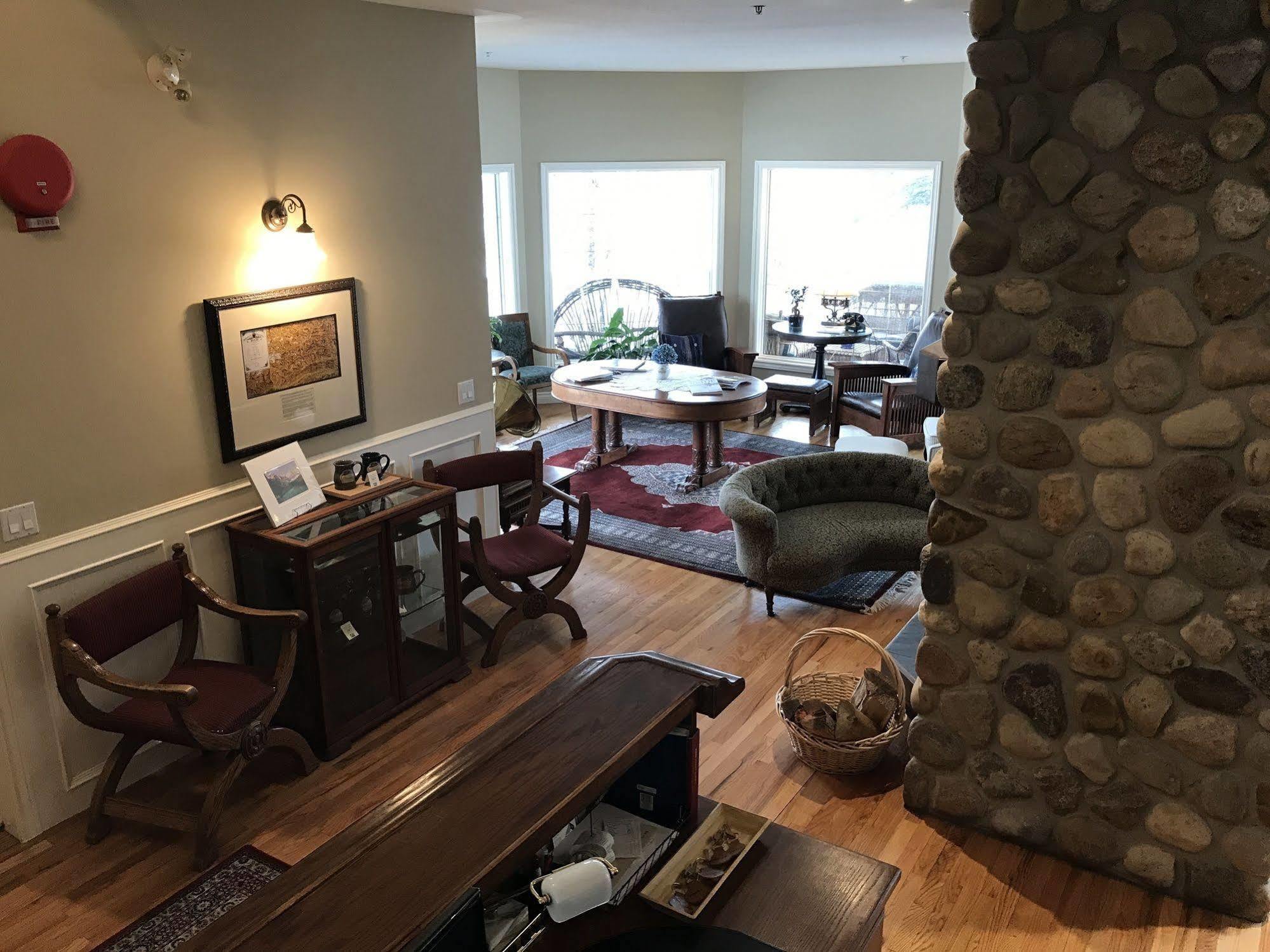 Lady Macdonald Country Inn 4*