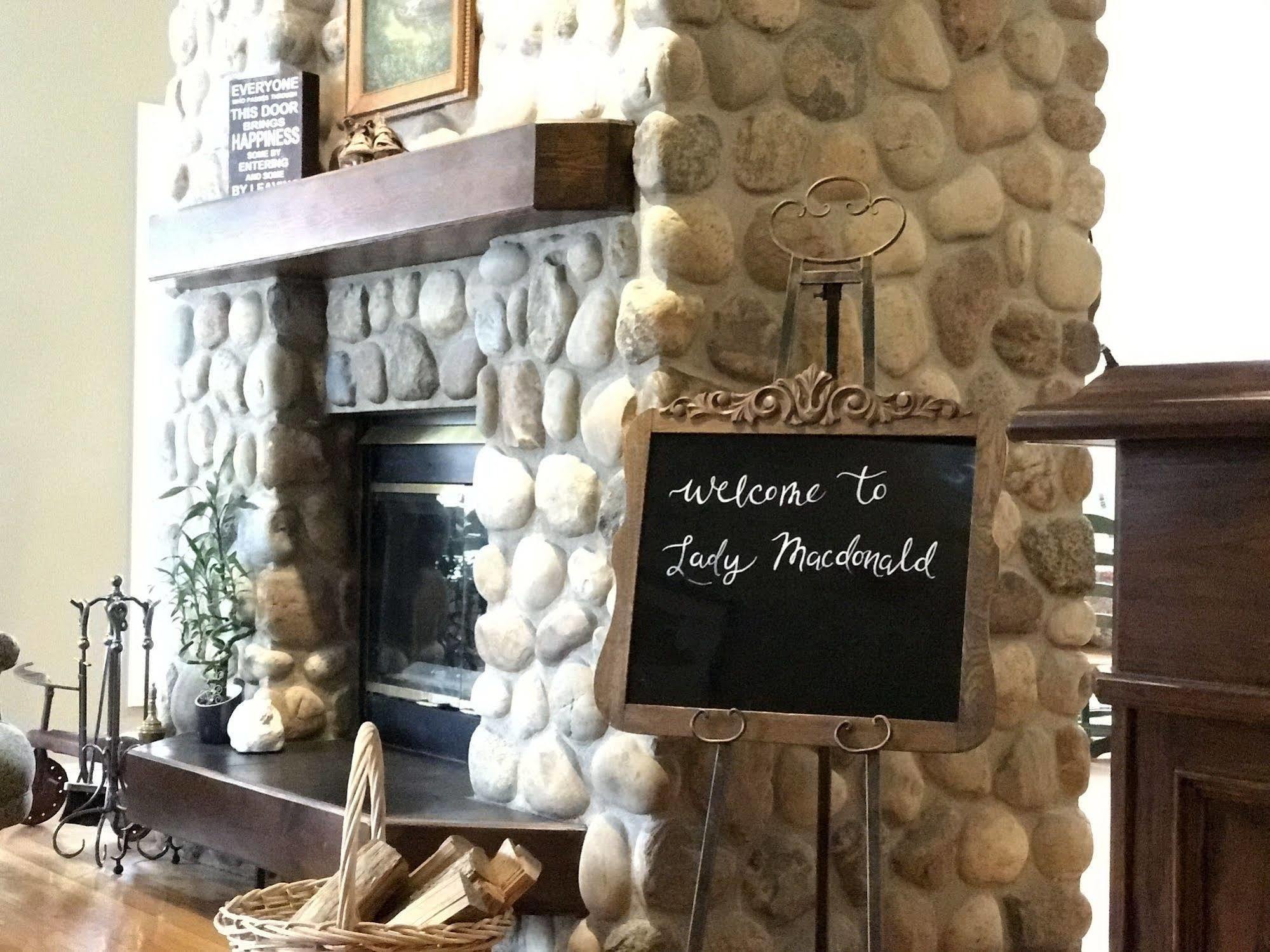 Lady Macdonald Country Inn