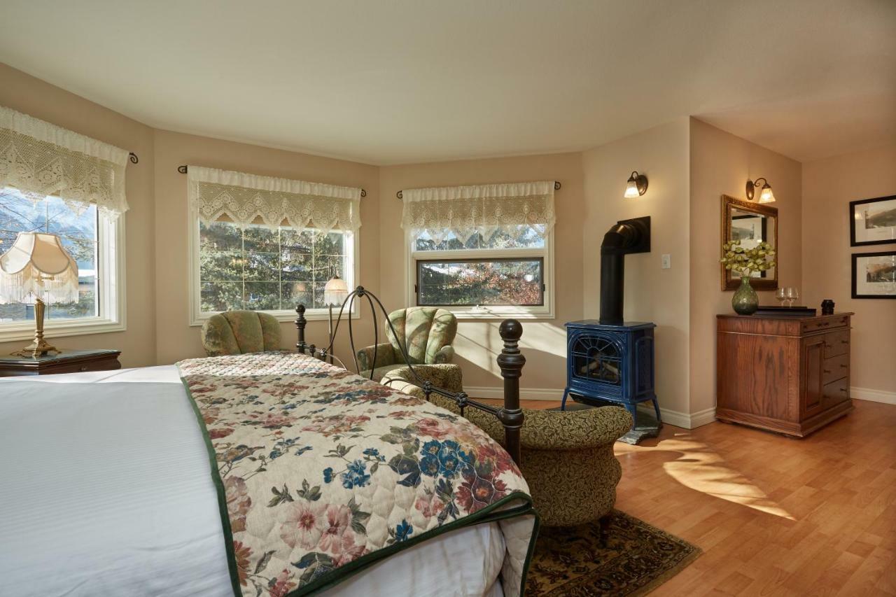Inn Lady Macdonald Country